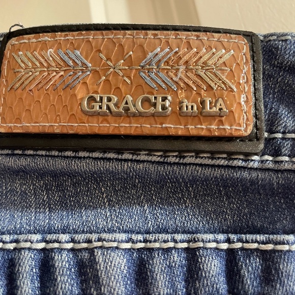 Grace in LA Jeans - Picture 4 of 5
